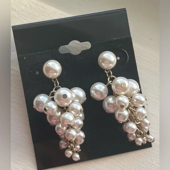 Grape Cluster Pearl Earrings - Picture 3 of 4